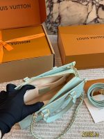 LOUIS VUITTON lv  onthego size : 25×13×10cm - Image 9