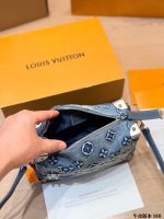 LOUIS VUITTON lv side trunk Flight Mode size : 24 x 16cm - Image 10